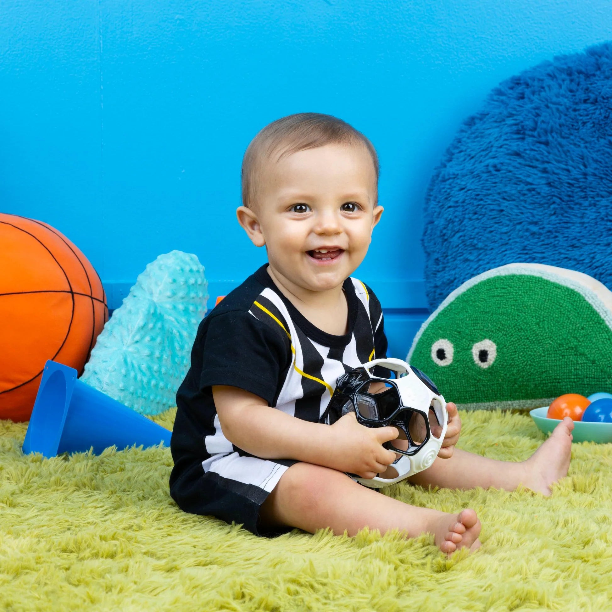 OBALL RATTLE SOCCER BALL BLACK & WHITE - Toyworld Frankston