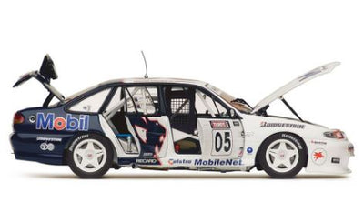 CLASSIC CARLECTABLES 1:18 HOLDEN VR COMMODORE 1995 BATHURST