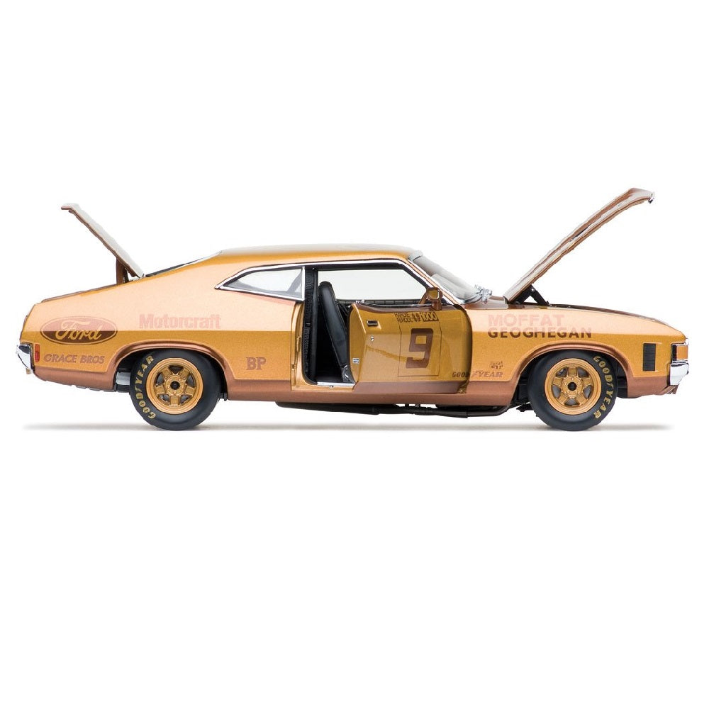 CLASSIC CARLECTABLES 1:18 FORD XA FALCON GT - 1973 BATHURST WINNER 50TH ANNIVERSARY GOLD LIVERY