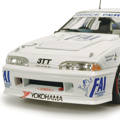 CLASSIC CARLECTABLES 1:18 HOLDEN VL COMMODORE 1988 BATHURST - Toyworld Frankston
