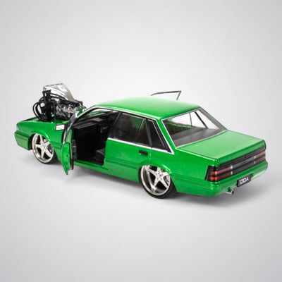 DDA 1:24 HOLDEN VL CALAIS CUSTOM - OSIRIS GREEN