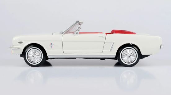 MOTORMAX 1:24 DIECAST MODEL - JAMES BOND 'GOLDFINGER' (1964) - 1964 FORD MUSTANG