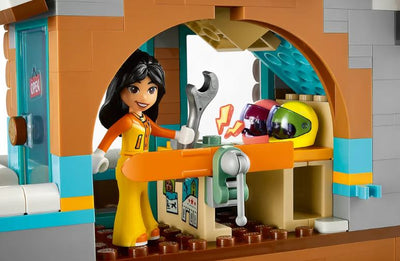 LEGO 41756 HOLIDAY SKI SLOPE AND CAFE - Toyworld Frankston