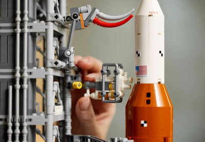 LEGO 10341 ICONS NASA ARTEMIS SPACE LAUNCH SYSTEM