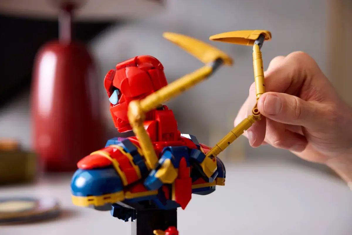 LEGO 76326 MARVEL - IRON SPIDER MAN BUST - Toyworld Frankston