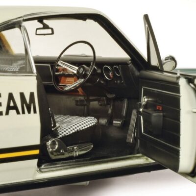CLASSIC CARLECTABLES 1:18 HOLDEN HT MONARO 1969 BATHURST