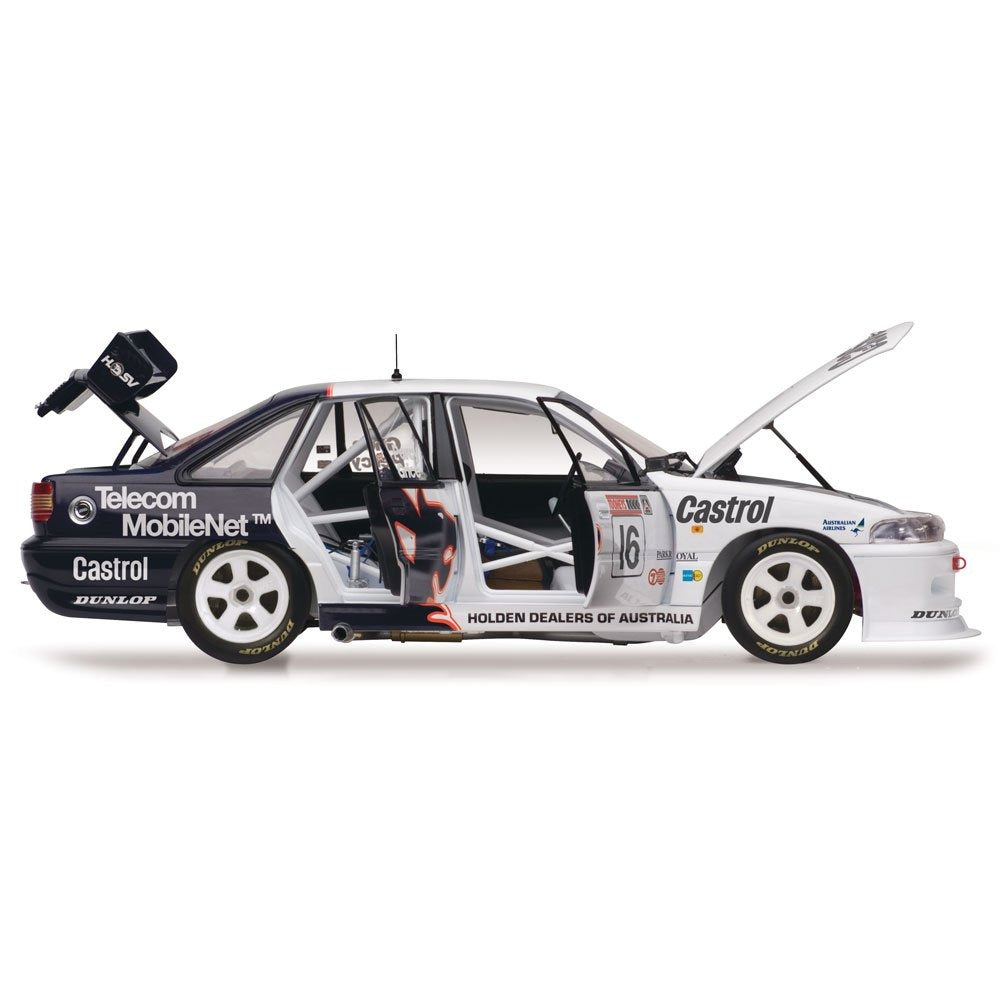 CLASSIC CARLECTABLES 1:18 HOLDEN VP COMMODORE 1992 BATHURST 5TH PLACE - GRICE/PERCY