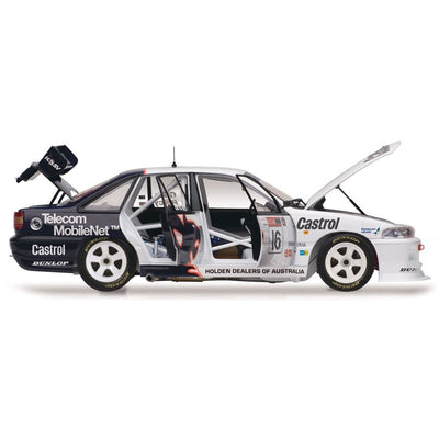CLASSIC CARLECTABLES 1:18 HOLDEN VP COMMODORE 1992 BATHURST 5TH PLACE - GRICE/PERCY
