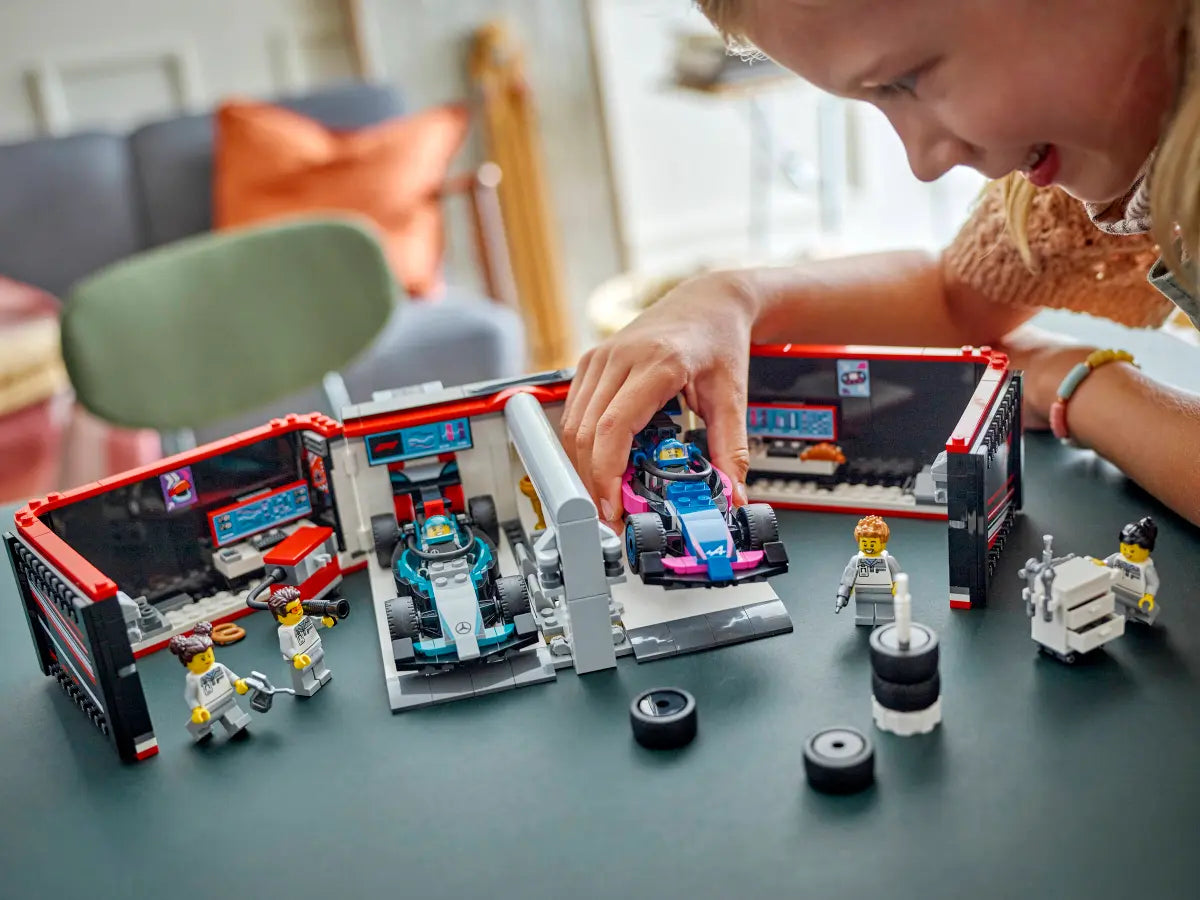 LEGO CITY 60444 F1 GARAGE AND MERCEDES AMG AND ALPINE CARS