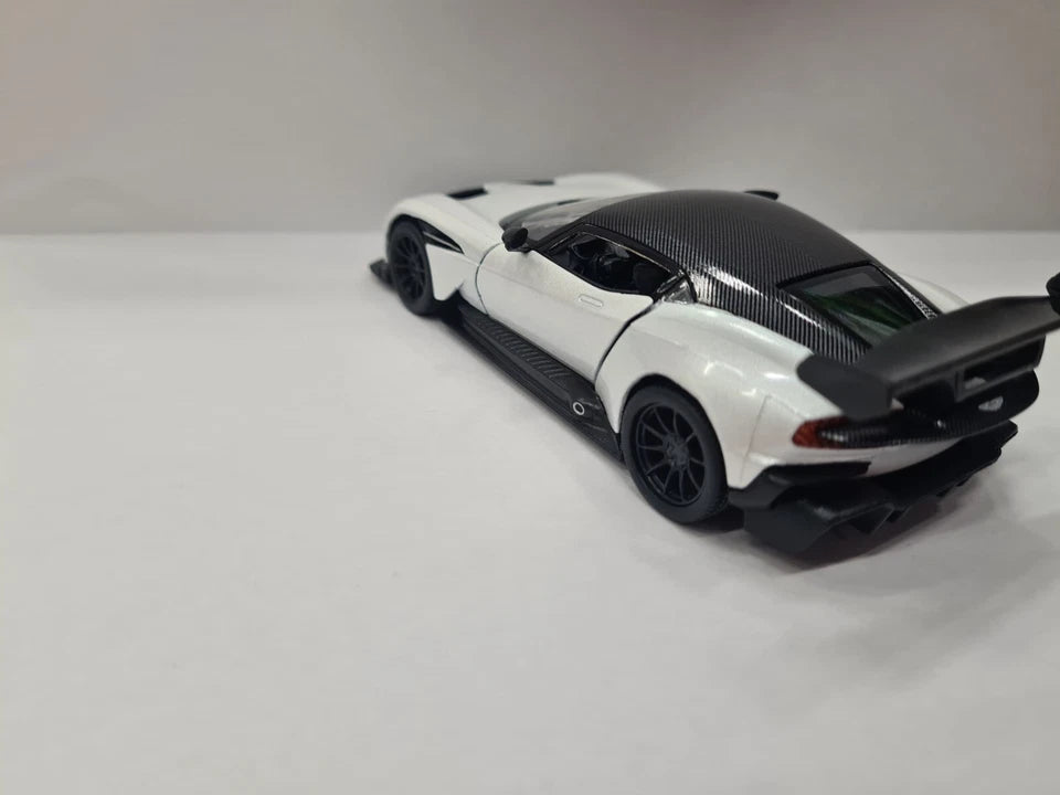 ASTON MARTIN VULCAN 1:38 KINSMART PULL BACK CAR - WHITE