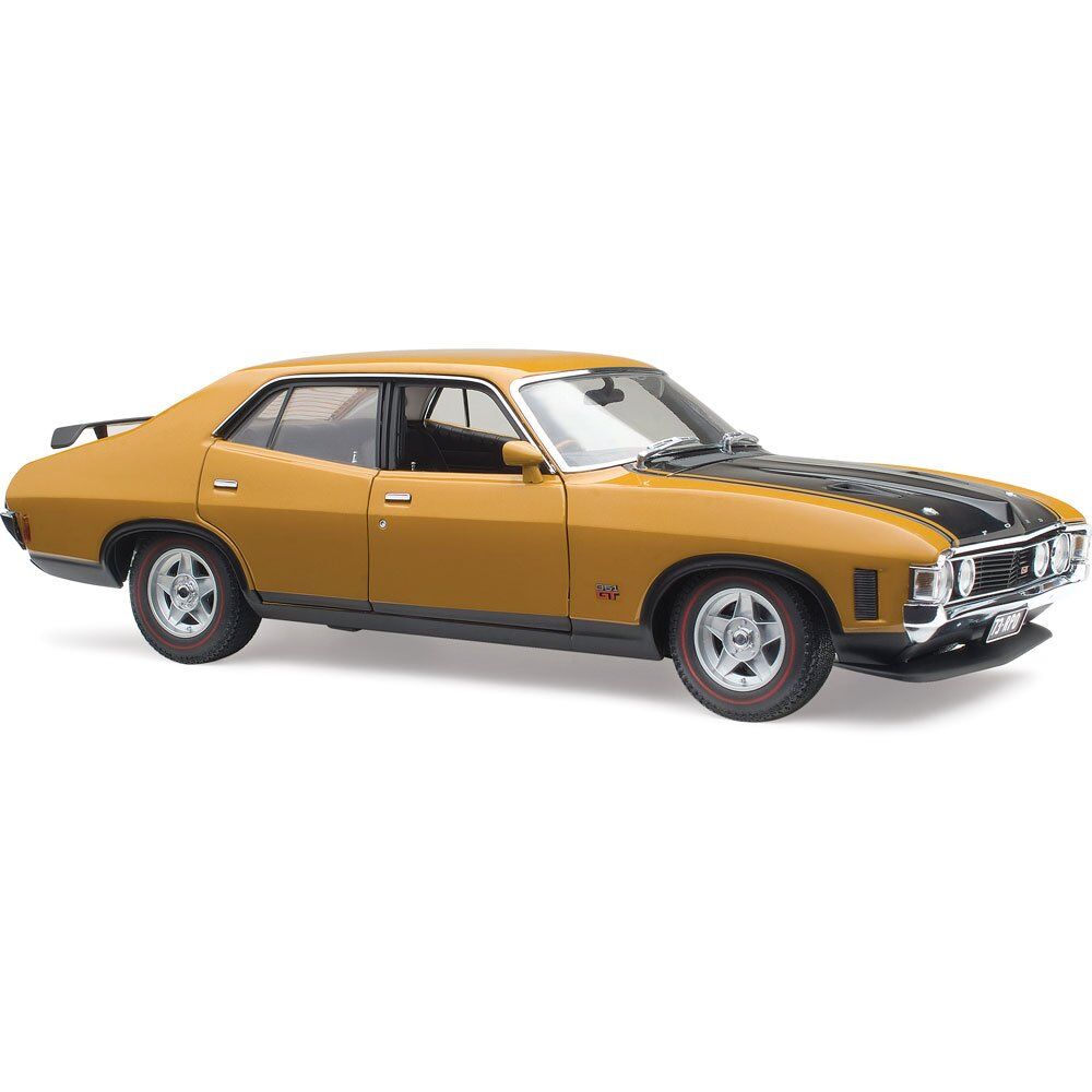 CLASSIC CARLECTABLES 1:18 FORD XA FALCON RPO83 SEDAN SUMMER GOLD