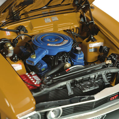 CLASSIC CARLECTABLES 1:18 FORD XA FALCON RPO83 SEDAN SUMMER GOLD