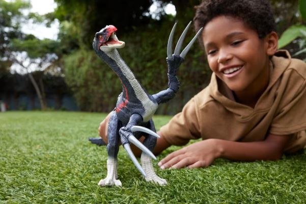 JURASSIC WORLD CHAOS THEORY SLASH N ROAR THERIZINOSAURUS